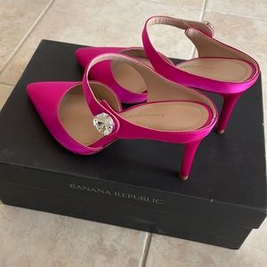 NWT Banana Republic Satin Muled Heels